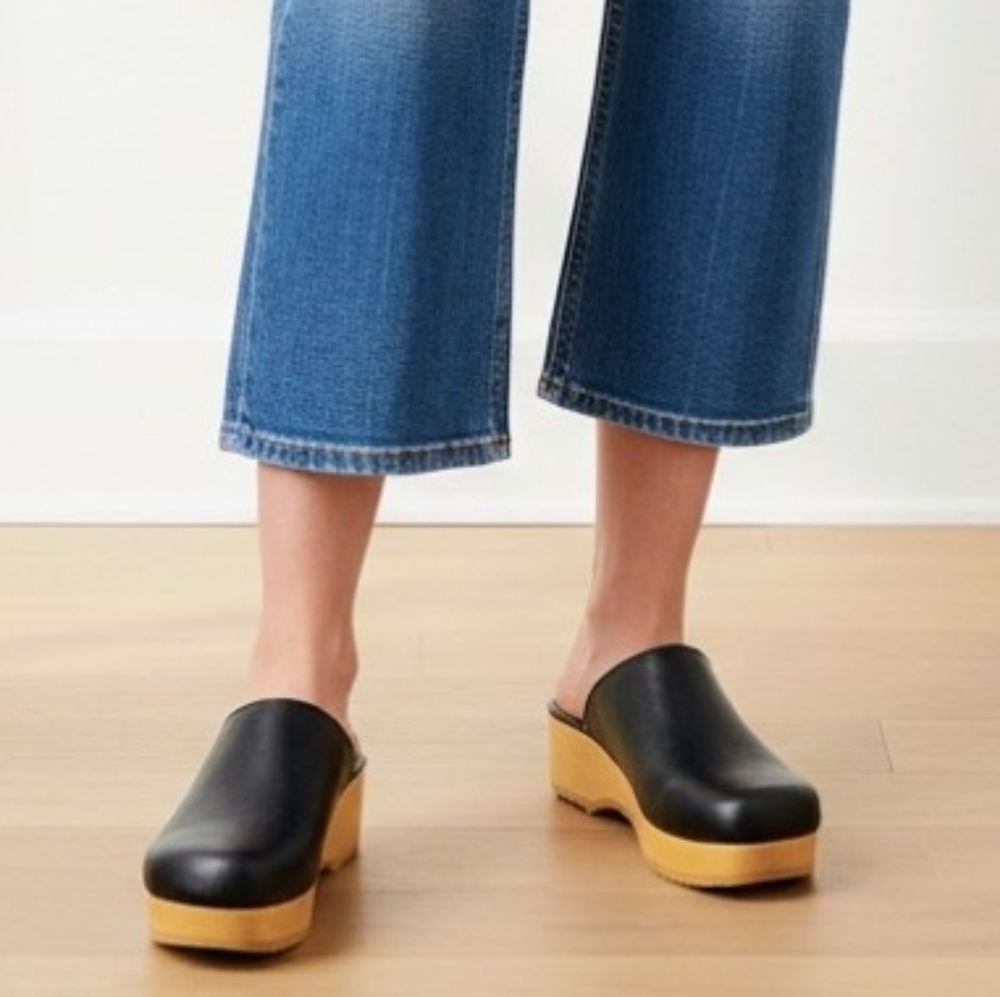 Eileen Fisher Smooth Black Leather Clogs  wooden wedge heel, Size 7.5 NWT